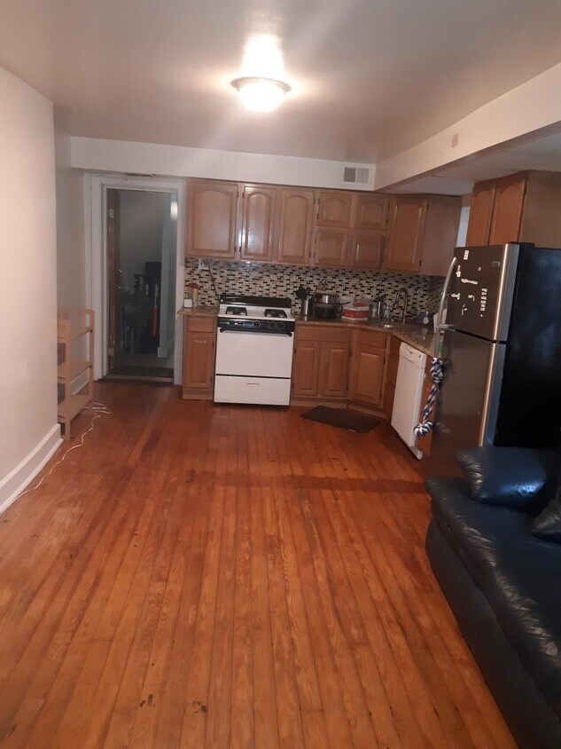 Kitchen/living room - 4109 Pine St