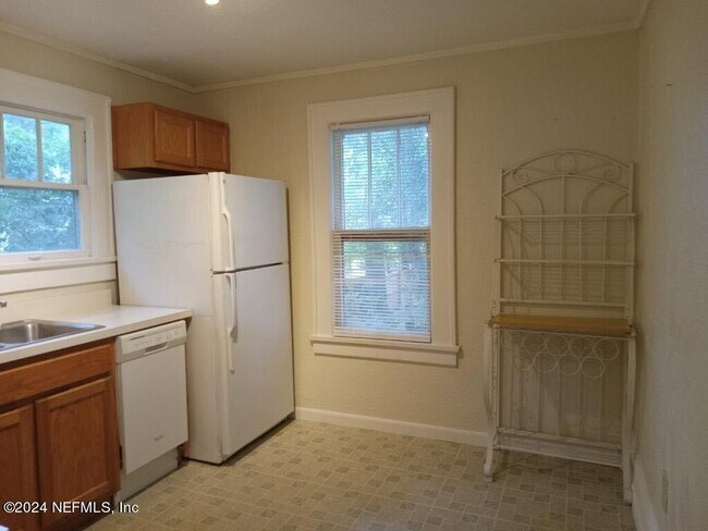 Foto del edificio - 2120 Dellwood Ave