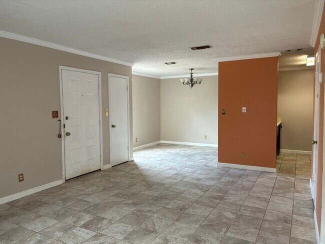 Building Photo - Stylish 1-Bedroom Home with Fireplace, Bal...