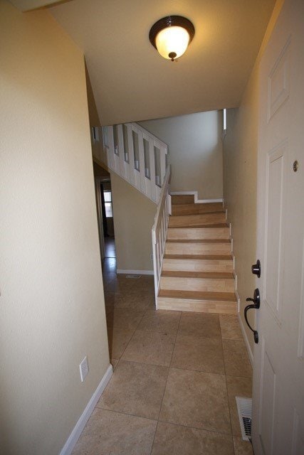Building Photo - 3 Bedroom East Anchorage Townhouse!