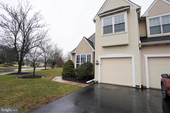Building Photo - 458 Country Club Dr