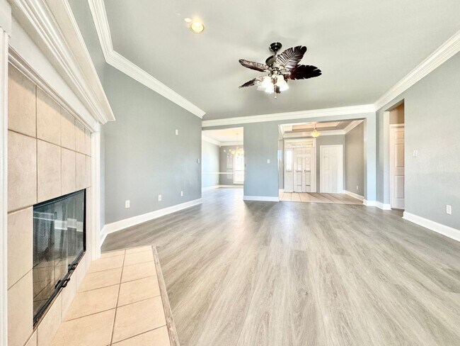 Foto del edificio - Spacious 4 Bed, 2.5 Bath Home in Gonzales - Expanded Kitchen, Fireplace, & Patio!