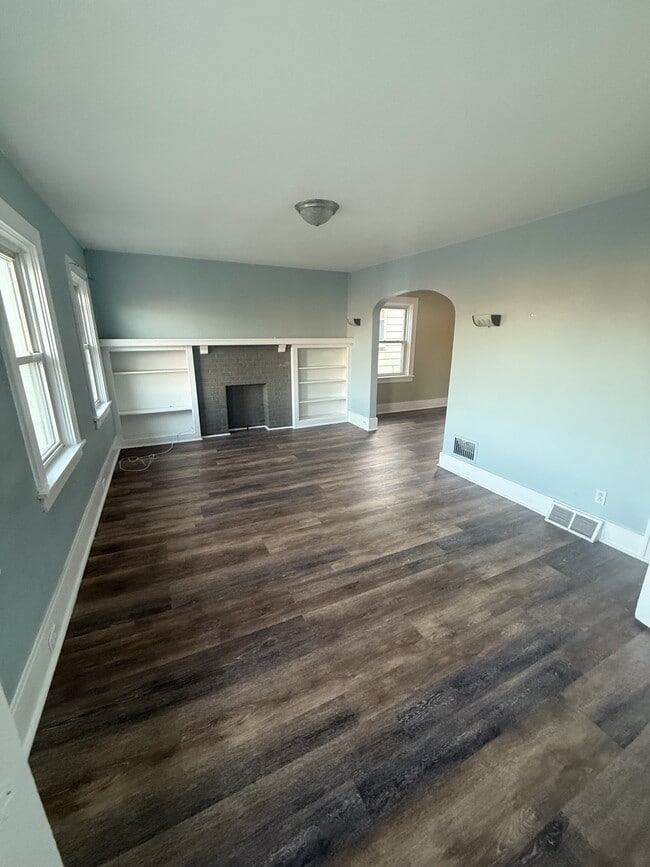 Building Photo - 2900 Clermont Ave