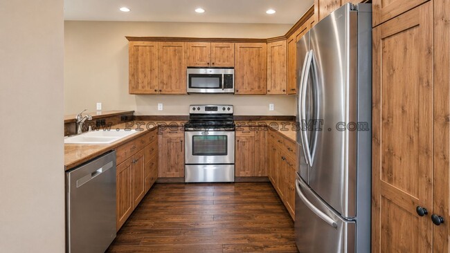 Building Photo - *** Beautiful *** 3 Bed 2 Bath house in Alder Creek