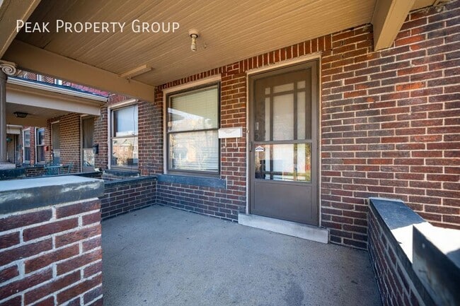 Building Photo - NEWLY RENOVATED TOWNHOME! Located in the S...
