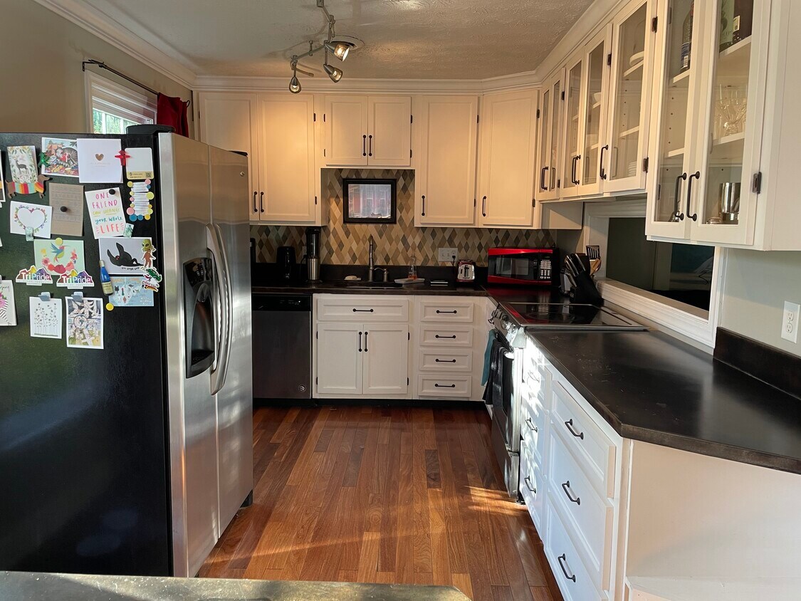 2009 Heritage Pl, Johnson City, TN 37604 Condo for Rent in Johnson