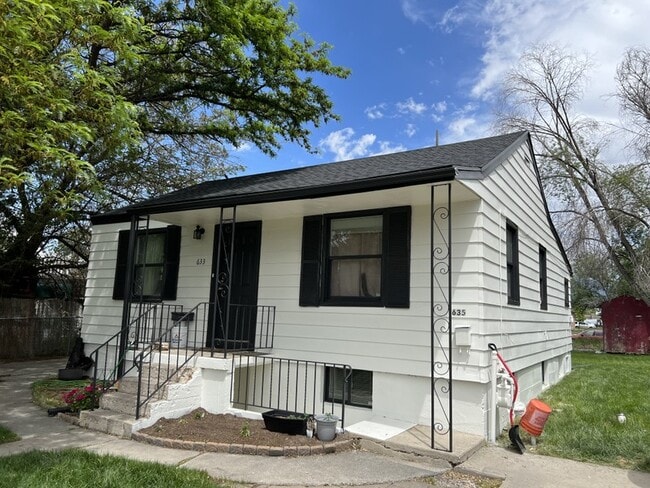 Building Photo - 635 E 500 S