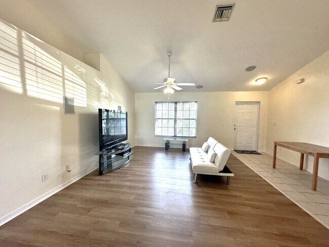Building Photo - Waterfront 4/2 in SW Cape Coral