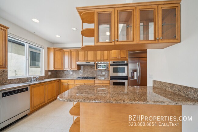 Building Photo - 1450 S Beverly Dr