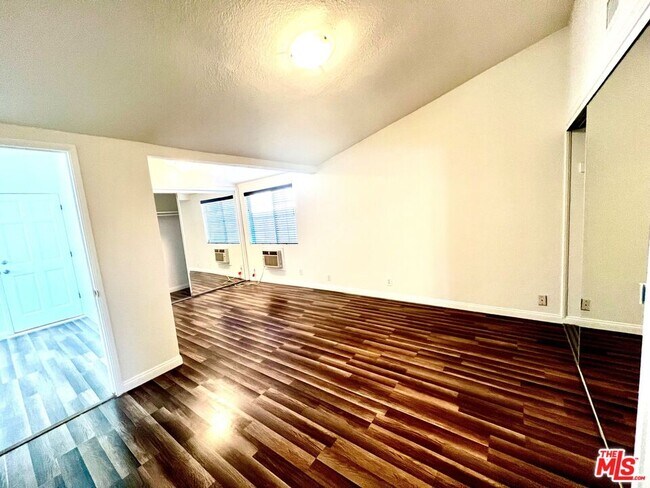 Building Photo - 8048 Aura Ave