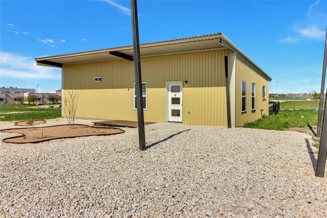Building Photo - 1310 FM 487
