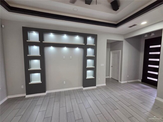 Building Photo - 1302 Playa Dr