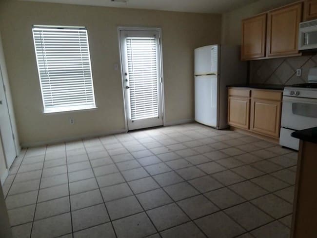 Building Photo - 3606 Avalon Castle Dr