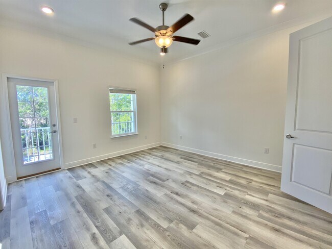 Foto del edificio - 156 Kara Lake Dr