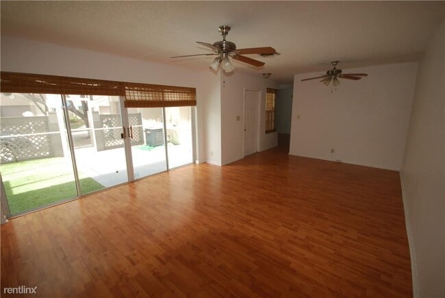 Building Photo - 3 br, 2.5 bath Townhome - 10934 Neptune Dr