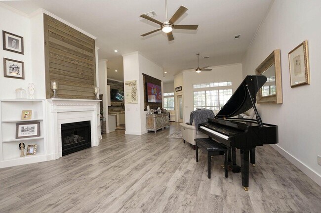 Foto del edificio - 83 Azure Pl