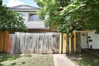 Building Photo - 8314 La Roche Ln