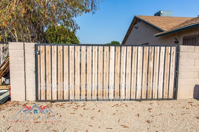 Building Photo - 5217 N 73rd Dr