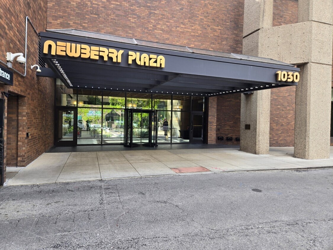 Foto principal - 1030 N State St