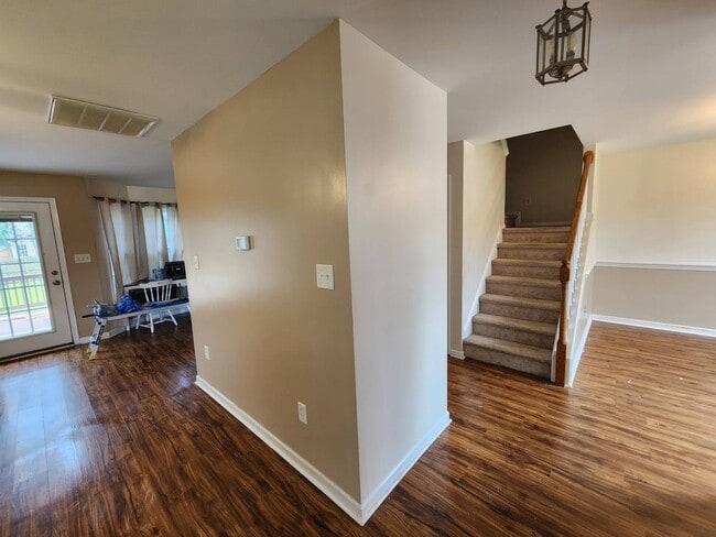 Building Photo - 420 Valley Oak Dr