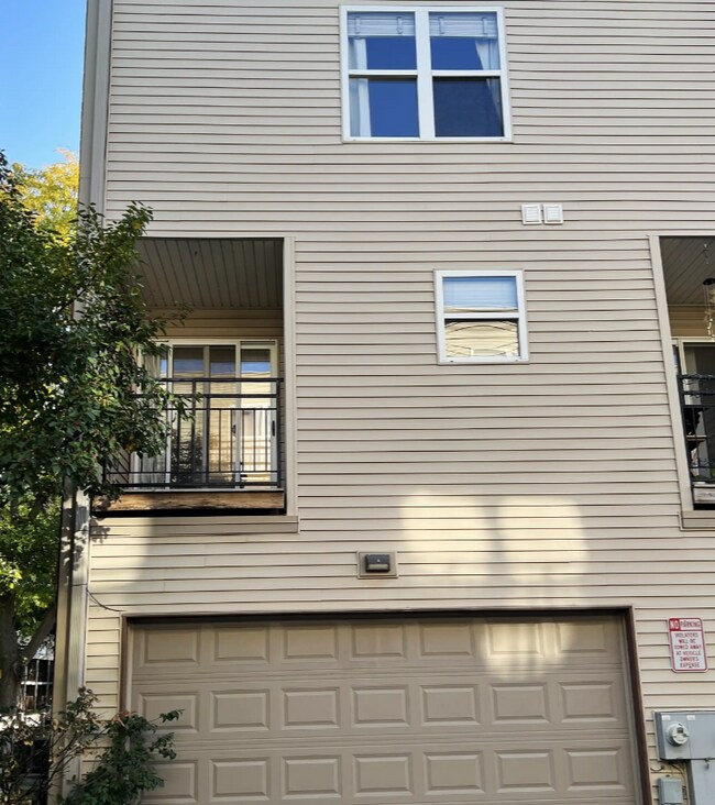 Foto del edificio - 3951 W Ainslie St