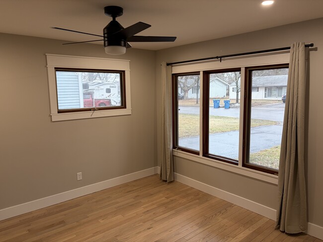 Building Photo - 7226 Thomas Ave S