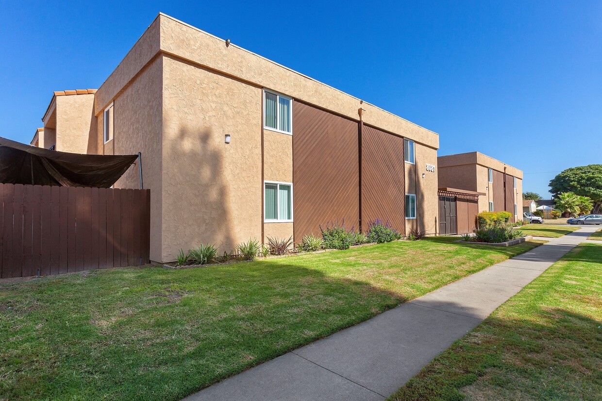 Primary Photo - Oaktree Apartments