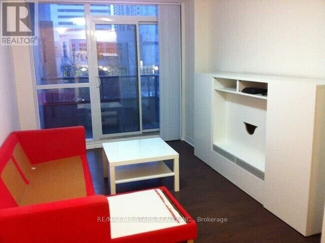 Building Photo - 35 Hollywood Ave