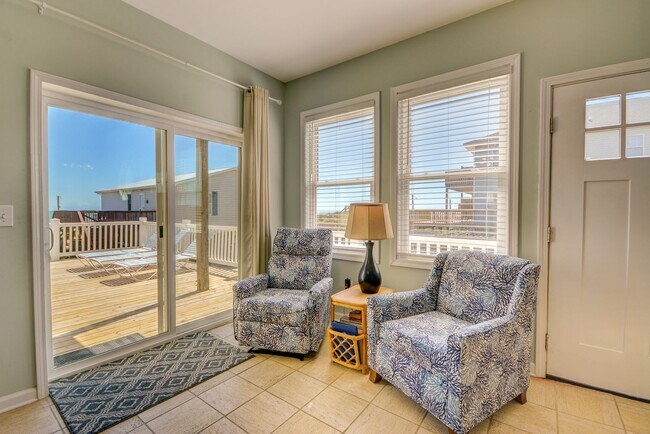 Foto del edificio - *Pet Friendly* 4 Bedroom Ocean Front Duplex Available January 1st through March 31st 2026- Off Se...
