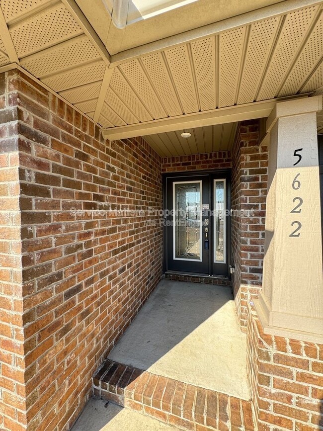 Building Photo - 5622 Burr St
