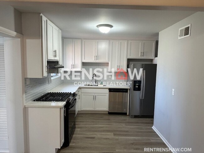 Building Photo - Charming 3 Bedroom In East Memphis Now Ava...