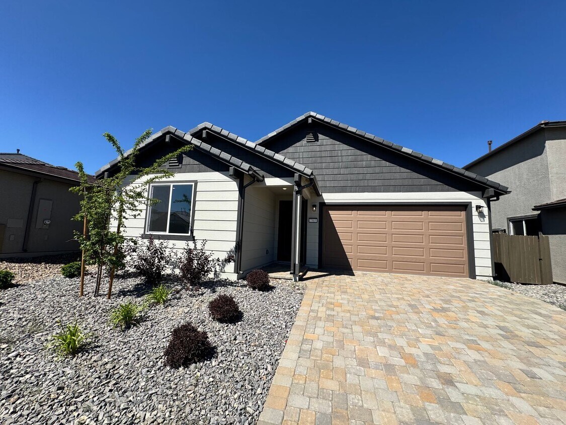 Foto principal - 4 BED | 2.5 BATH | SINGLE-STORY