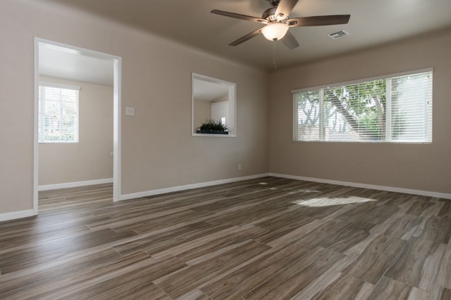 Building Photo - Completely renovated 1 bed, 1 bath house with yard