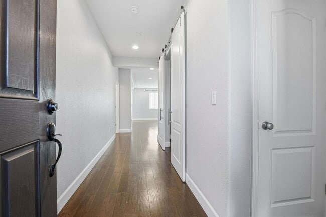 Building Photo - 1818 Tarragon Dr