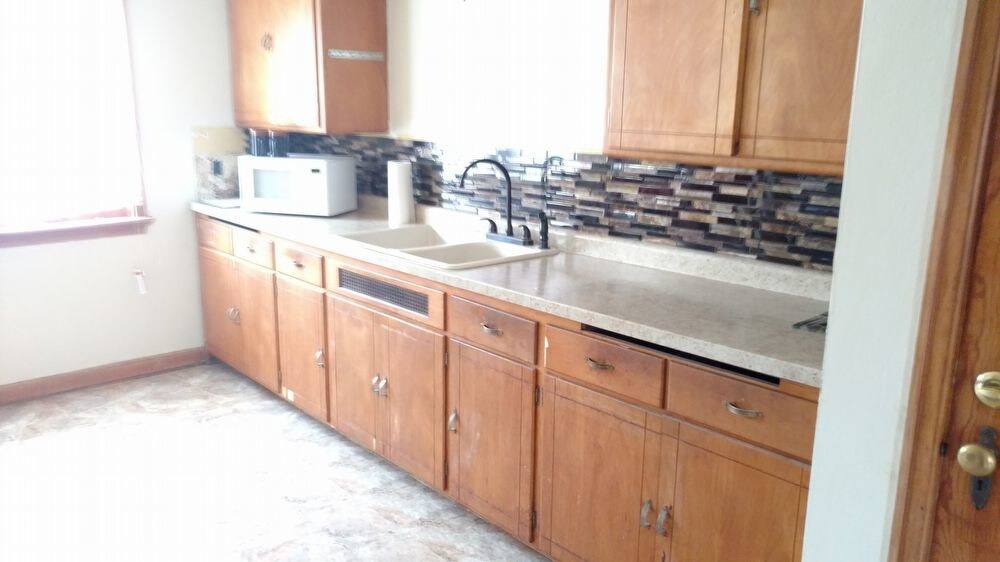 Foto del edificio - 3732 N. 52nd St.- 1 Bedroom Upper