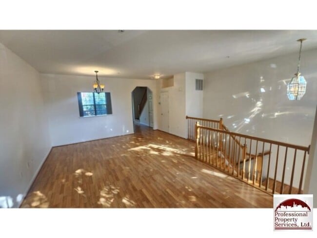Building Photo - Spacious 3 Level Townhome In Wellington Tr...