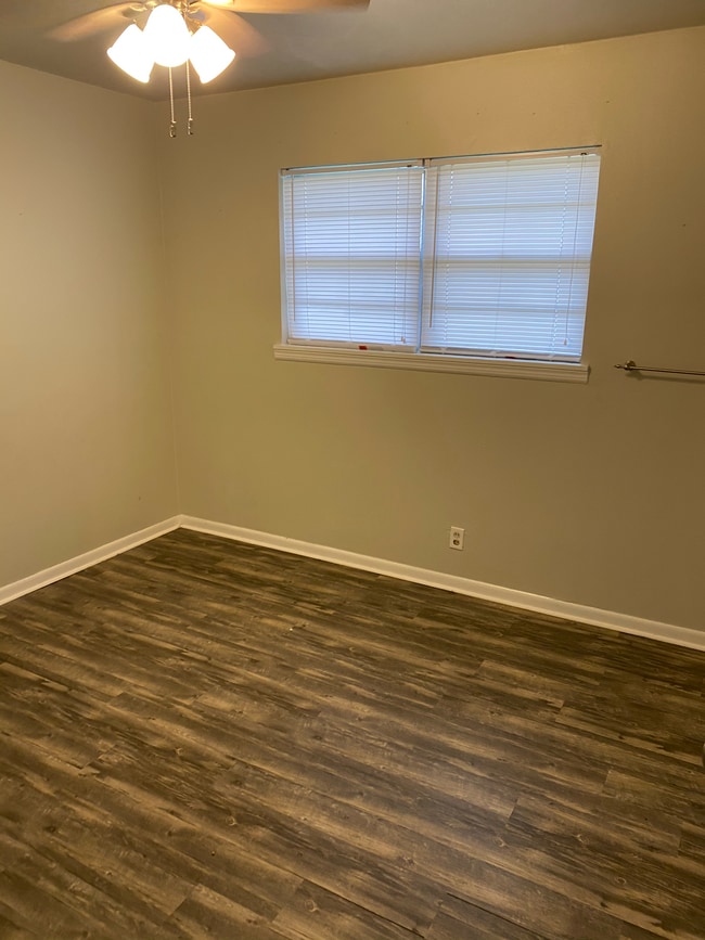 Foto del edificio - 211 N Avenue T