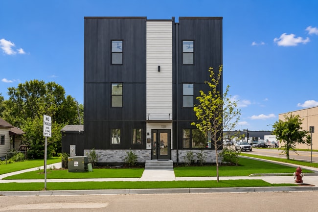 Building Photo - 1115 26th Ave SE