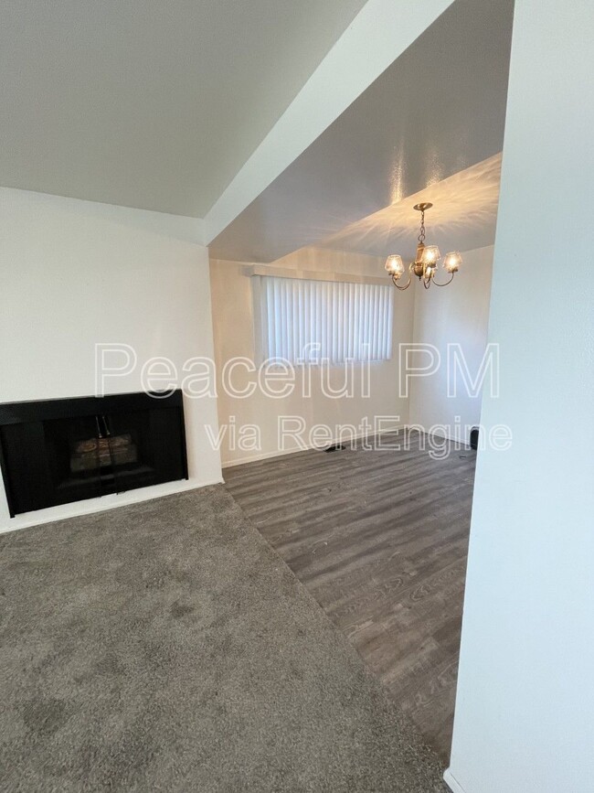Building Photo - 1475 Brooklane Cir S