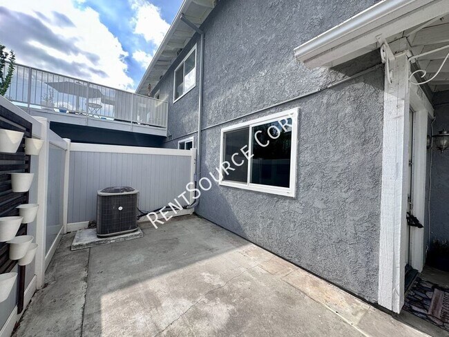 Building Photo - 2 Bedroom Townhouse Located in Bouquet Vil...
