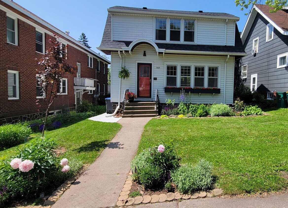 Primary Photo - 505 N 16th Ave E