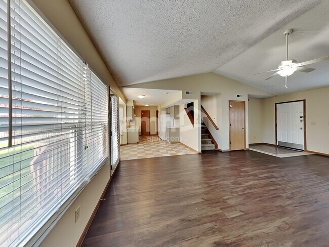 Building Photo - 683 Wynstone Dr