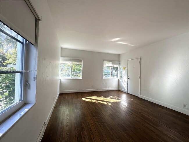 Building Photo - 969 Bay Dr