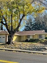 Building Photo - 320 Beelard Dr