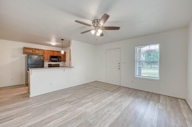 Foto del edificio - 1511 N Claremont Cir