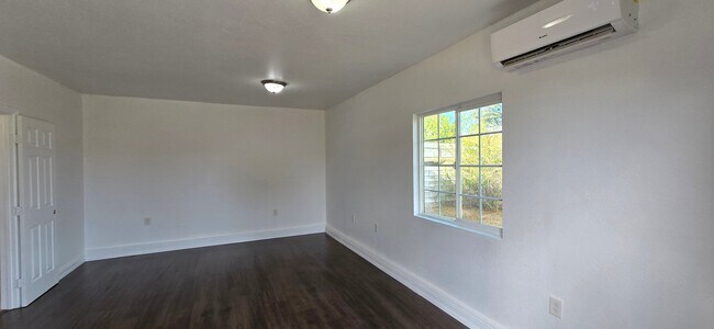 Building Photo - 2373 N Alameda Ave