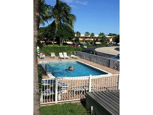 Foto del edificio - 701 Pine Dr