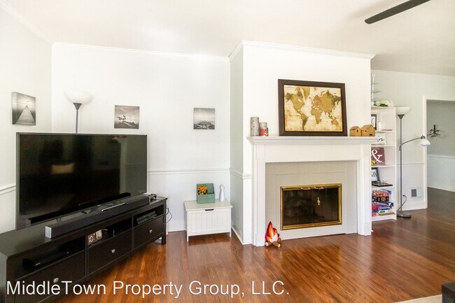 Building Photo - 3 br, 1.5 bath House - 1401 N Woodridge Ave.