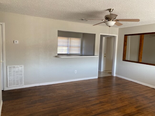 Building Photo - 6122 Avenue P