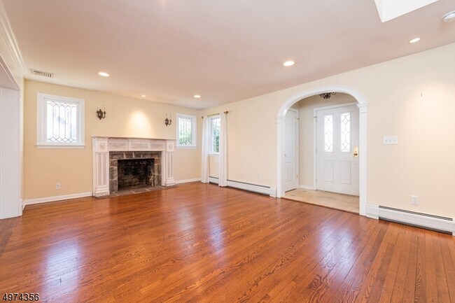 Building Photo - 730 Highview Dr